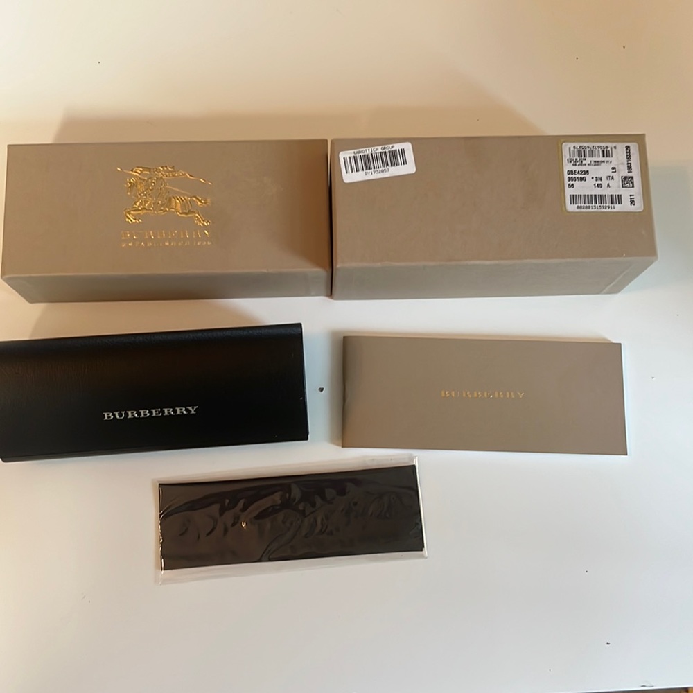 Burberry sunglasses case and box only - Picture 1 of 1